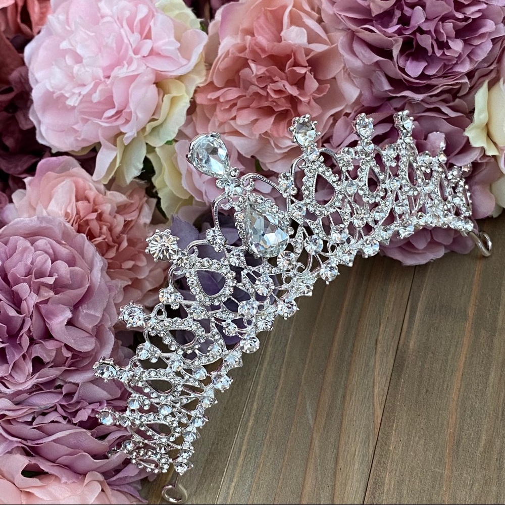 Stunning Crystal Rhinestone Bridal Tiara Crown - Picture 7 of 15